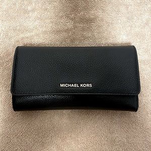 Jet Set Charm Large Trifold Wallet